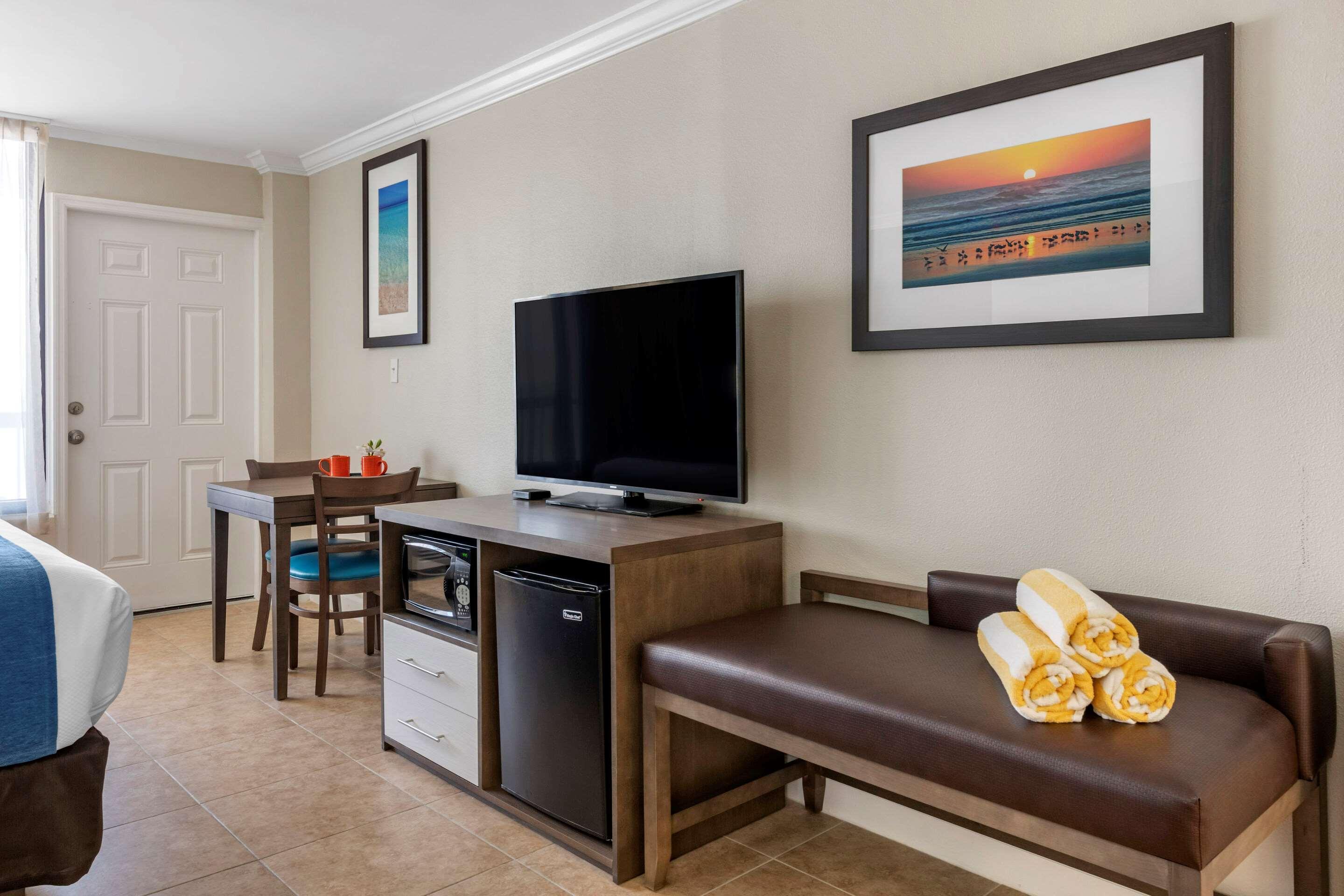 Comfort Inn & Suites Daytona Beach Oceanfront Bagian luar foto