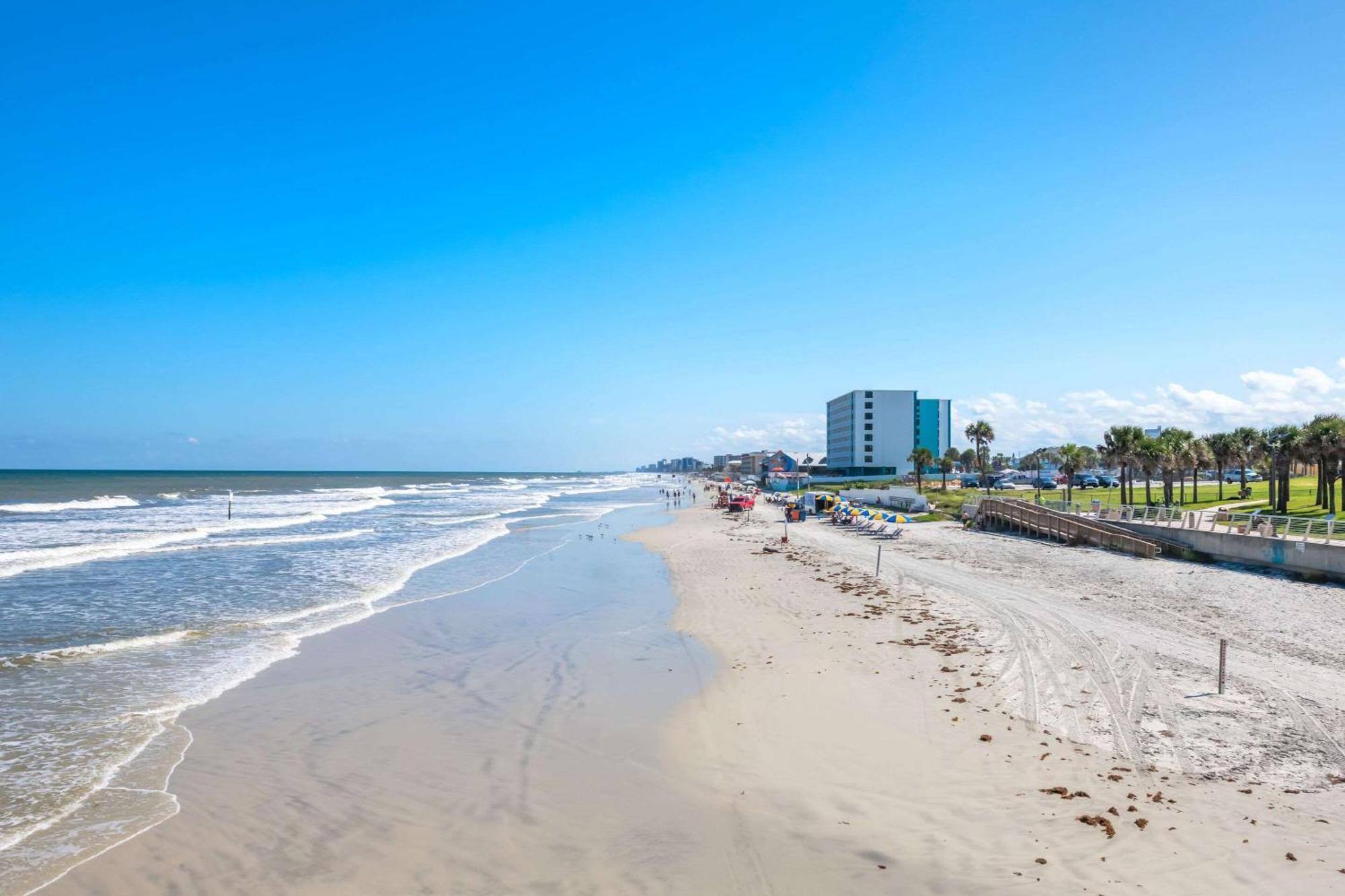 Comfort Inn & Suites Daytona Beach Oceanfront Bagian luar foto