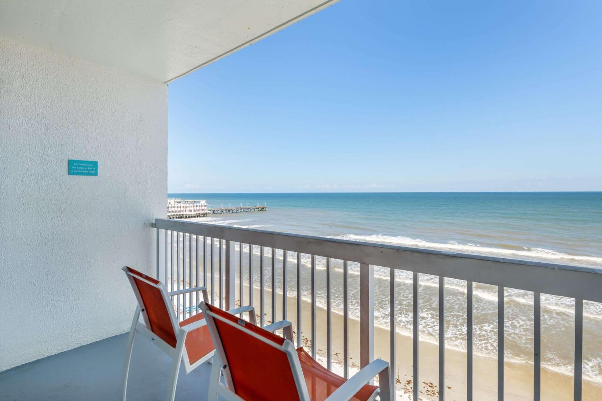 Comfort Inn & Suites Daytona Beach Oceanfront Bagian luar foto