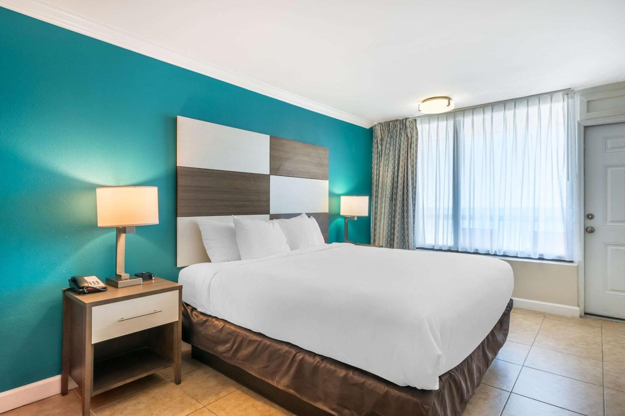 Comfort Inn & Suites Daytona Beach Oceanfront Bagian luar foto